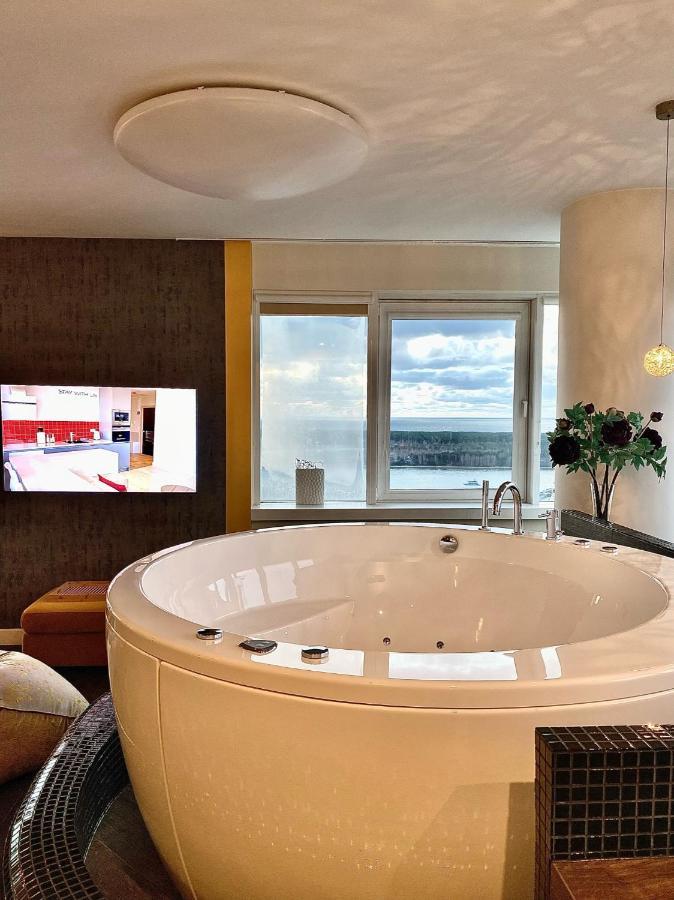 Sky Flat Jacuzzi 27 Floor Apartment Клайпеда Екстериор снимка