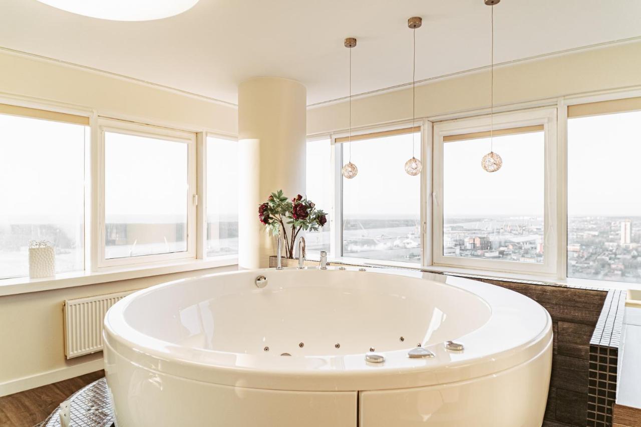 Sky Flat Jacuzzi 27 Floor Apartment Клайпеда Екстериор снимка