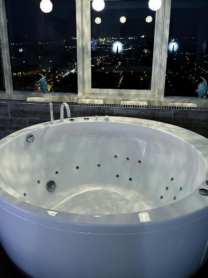 Sky Flat Jacuzzi 27 Floor Apartment Клайпеда Екстериор снимка