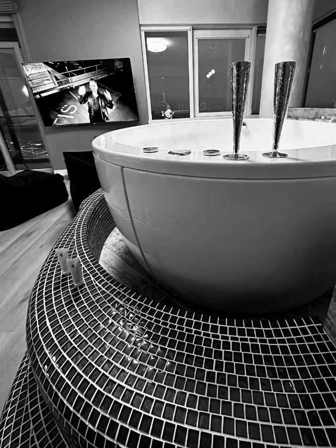Sky Flat Jacuzzi 27 Floor Apartment Клайпеда Екстериор снимка